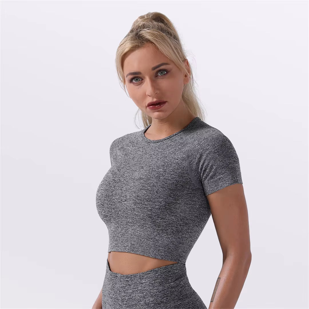 Quick-Dry Training Set — Women'S Tee + High-Waist Capri · REF BP-CMP-002